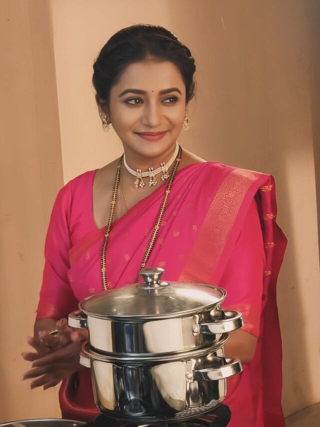 ठरलं तर मग’च्या सेटवर जुई गडकरी करते  अभ्यास Jui Gadkari Study on Tharala Tar Mag Set