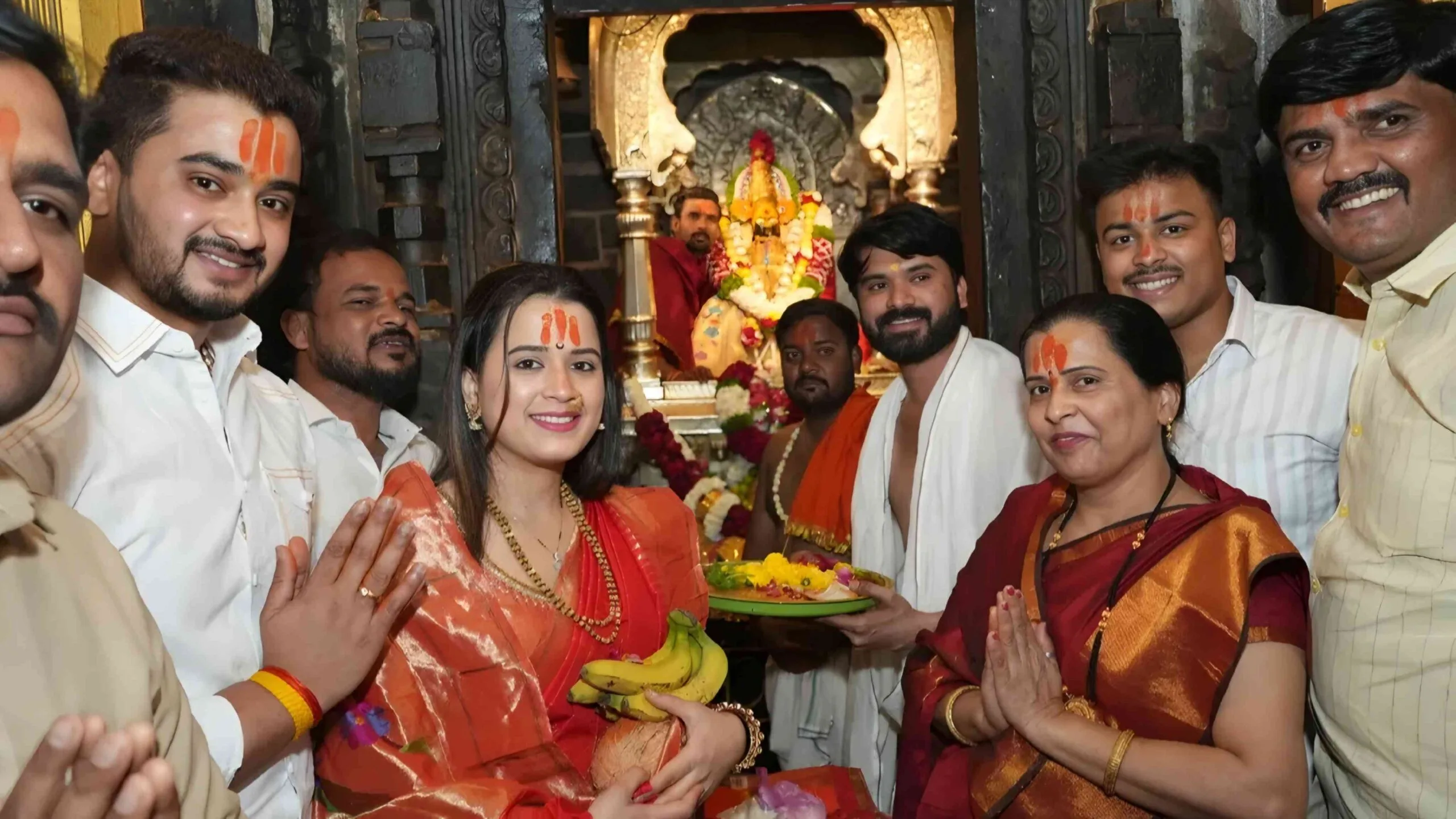 prajakta gaikwad tuljapur tuljabhavani darshan